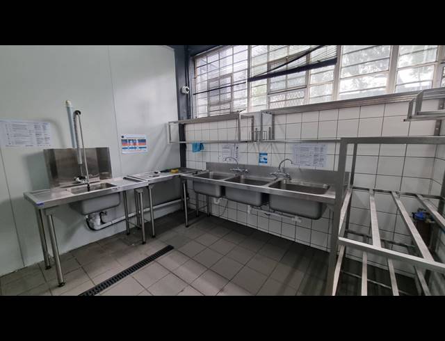 225M² FACTORY TO LET IN SALT RIVER